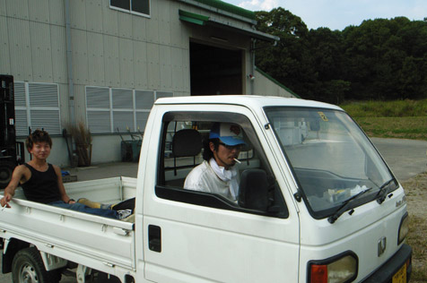 軽トラでひとやすみ