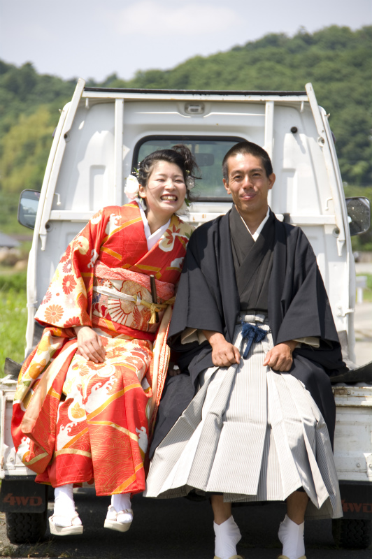 _IGP9445 軽トラと新郎新婦