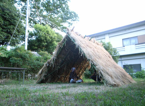 淡河そら祭り 茅葺きの受付小屋